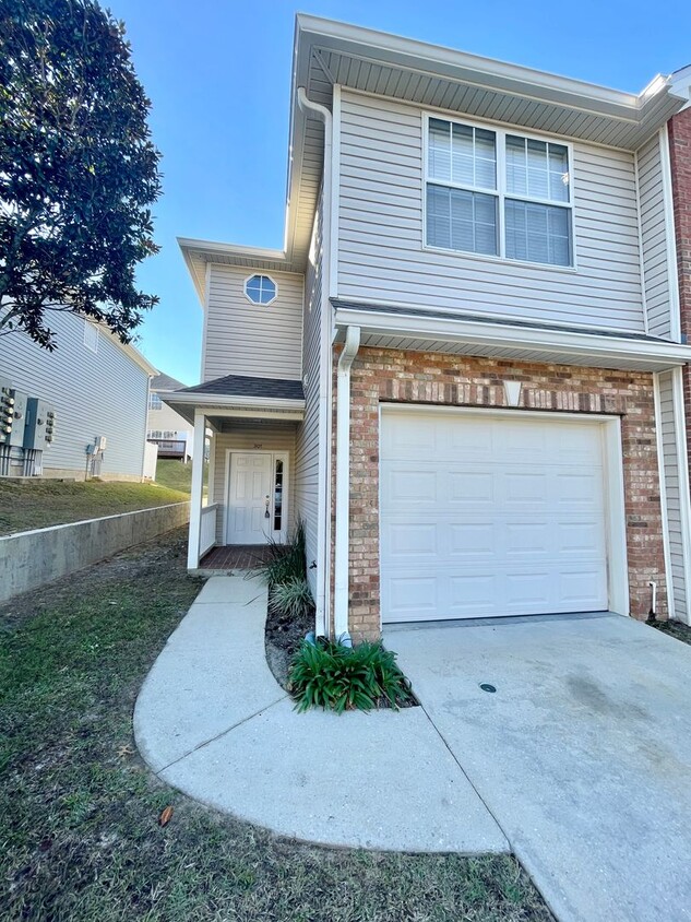 Primary Photo - 1320 Hendrix Road