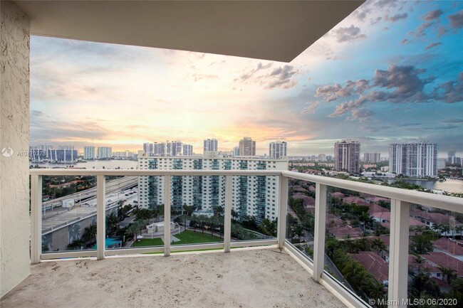 Foto del edificio - 19333 Collins Ave