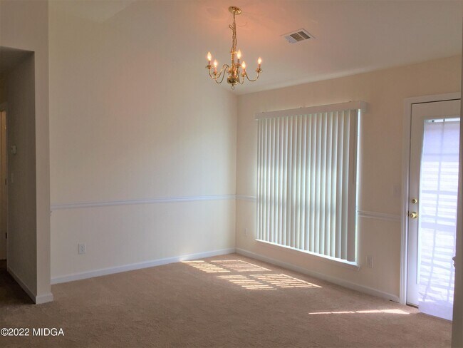 Building Photo - 753 Royal Oaks Dr