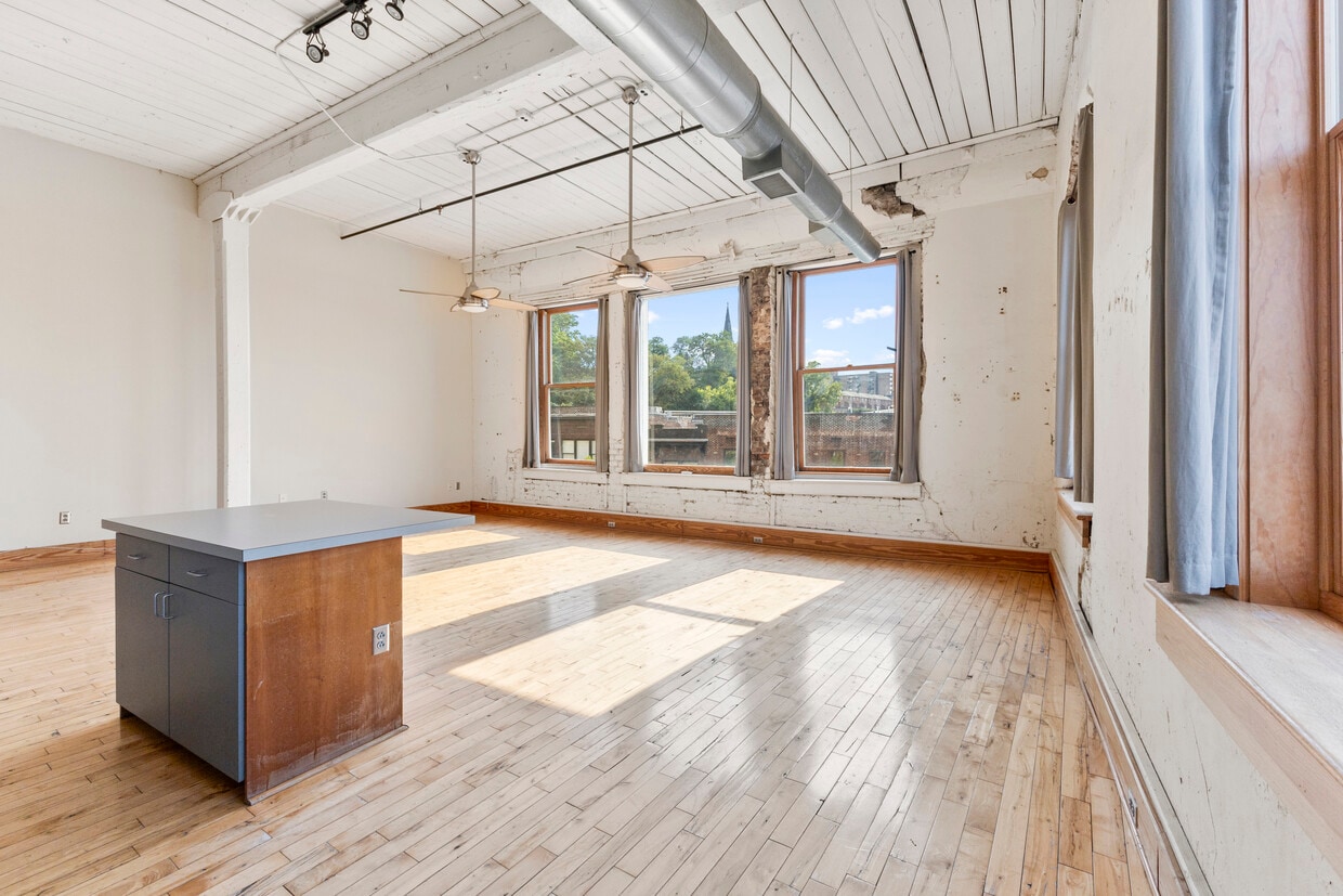 Primary Photo - Emporium Lofts