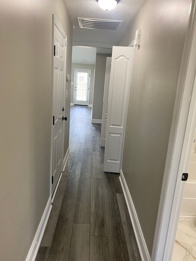 Foto del edificio - 844 Bryan Cir