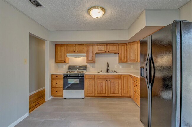 Building Photo - 8424 Herrick Ln