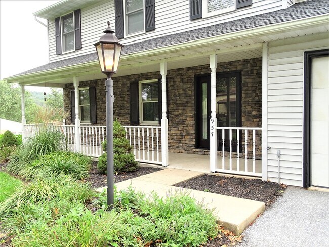 Foto del edificio - 957 Forest Hill Rd