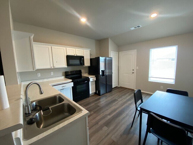 Foto del edificio - Newer 4bedroom home in Brookland School District!