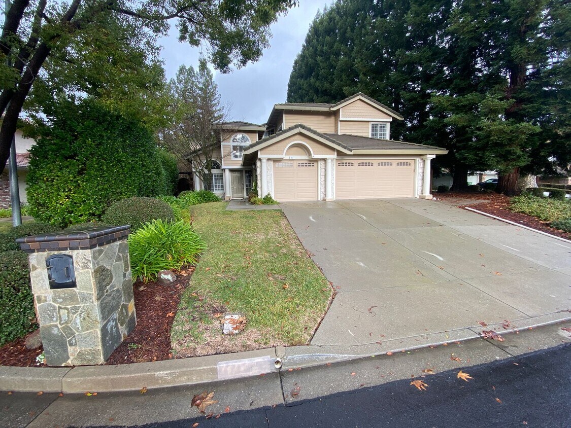 Primary Photo - Gorgeous Home in the Desired Shadow Creek ...