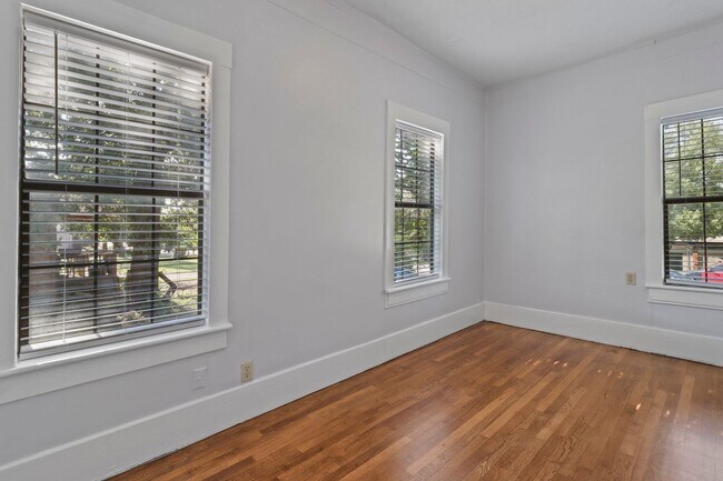 Photo - 516 Mill St Apartment