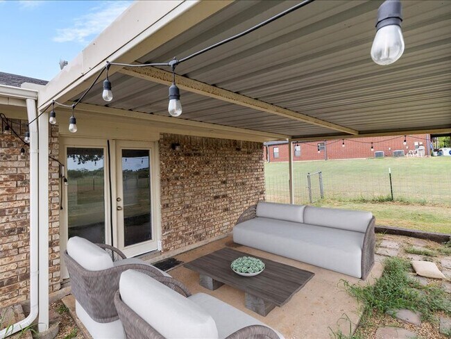 Building Photo - 9395 Green Springs Cir