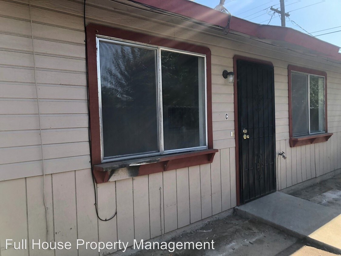 141 S B St, Porterville, CA 93257 Room for Rent in Porterville, CA