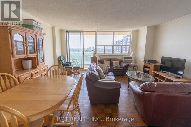 Photo du bâtiment - 5949 Yonge St