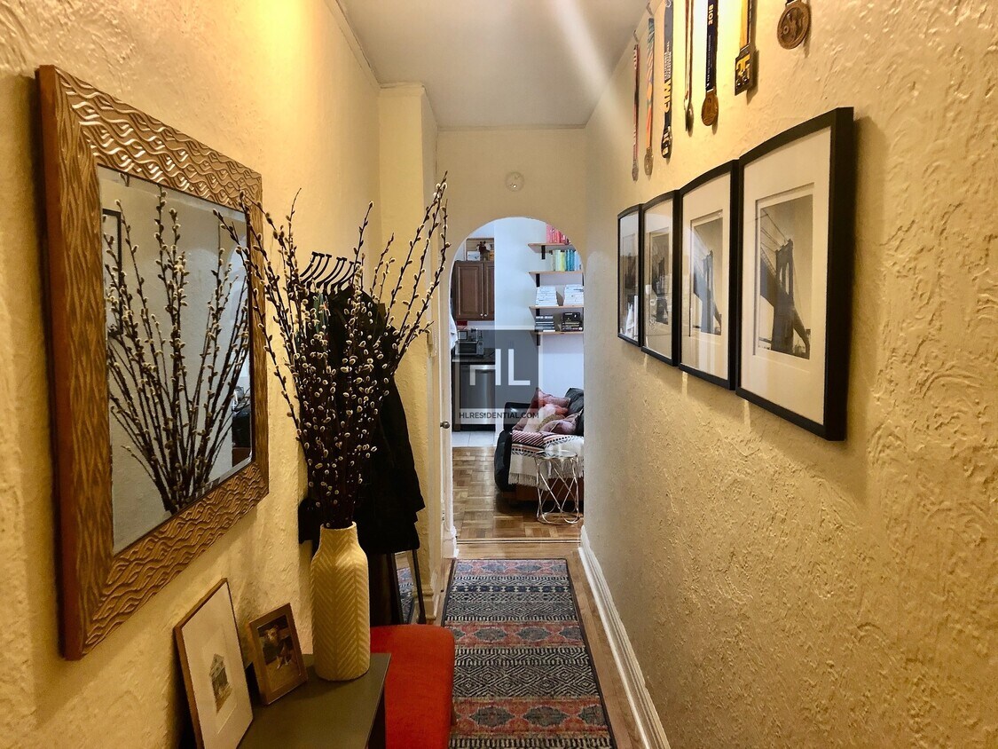 Primary Photo - 121 Seaman Ave