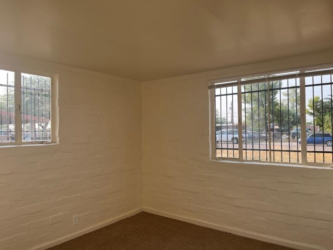 Primary Photo - 1618 W Circle a Dr
