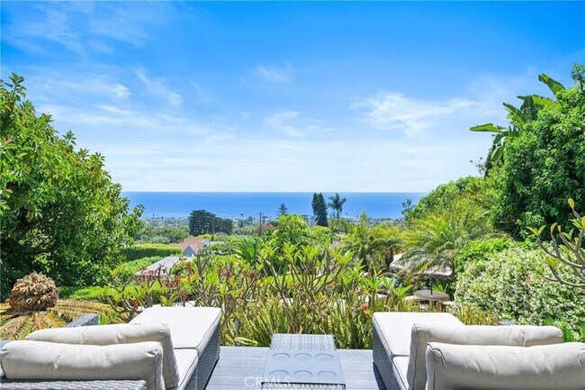 Foto del edificio - 875 Coast View Dr