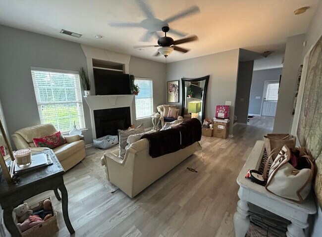 Foto del edificio - 375 Northwood St