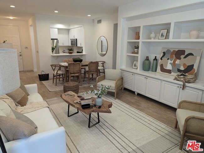 Building Photo - 7100 Playa Vista Dr