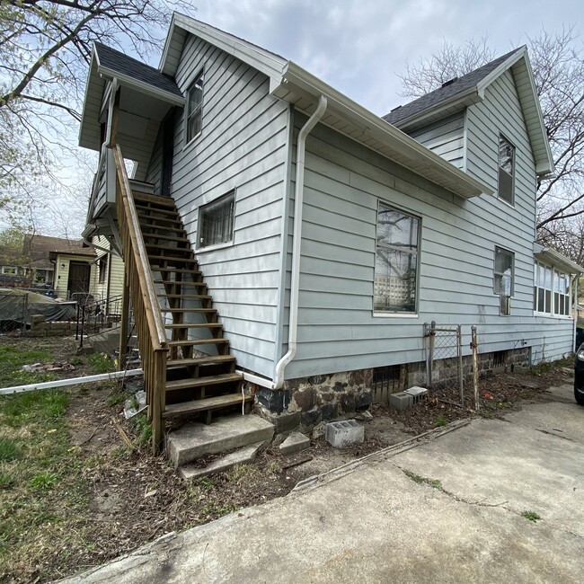 Building Photo - 1109 W Washtenaw St