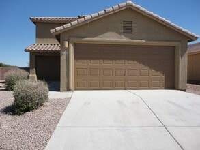 Building Photo - 8530 E Pena Blanca Dr
