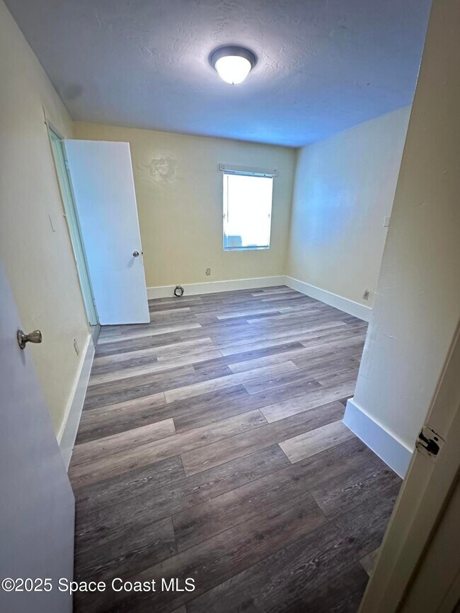 Foto del edificio - 1057 S Deleon Ave