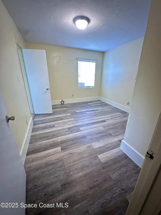 Building Photo - 1057 S Deleon Ave