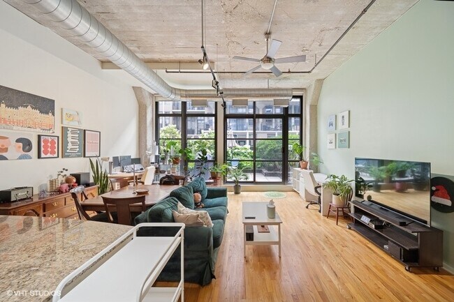 Foto del edificio - 900 N Kingsbury St