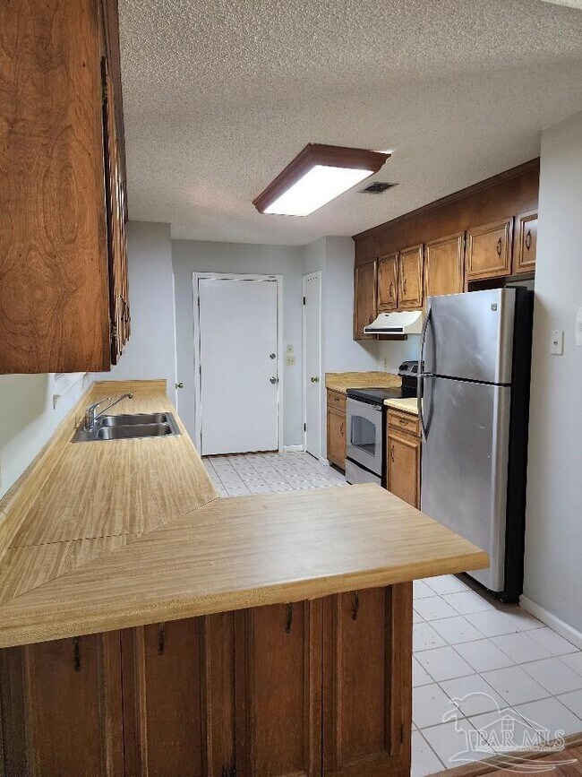 Building Photo - 4235 Chezarae Dr