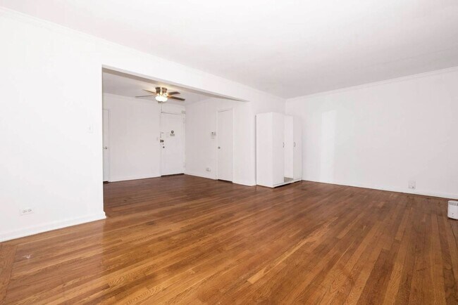 Building Photo - Bright & Spacious 1 Bed 1 Bath