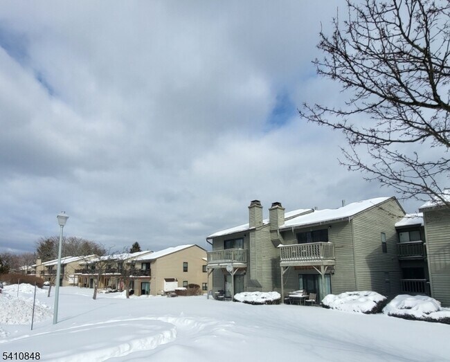 Foto del edificio - 1214 Spruce Hills Dr