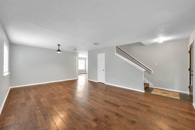 Building Photo - 2431 Halstead Dr