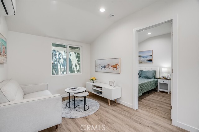 Primary Photo - 7006 Encino Ave