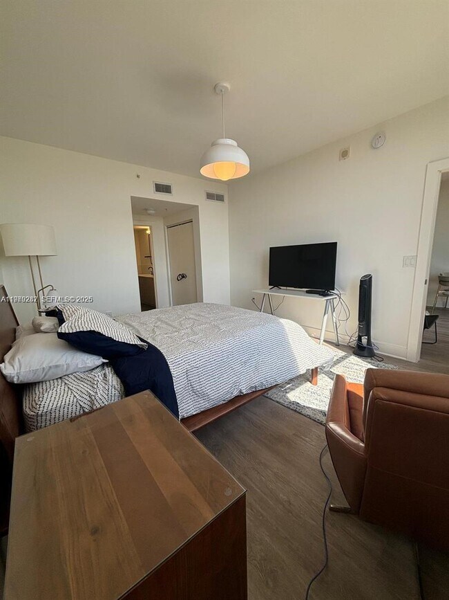 Building Photo - 888 Douglas Rd