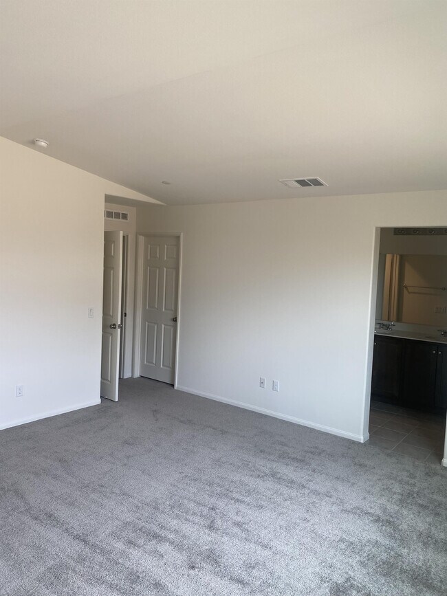 Building Photo - 12926 Dawn Ridge Way