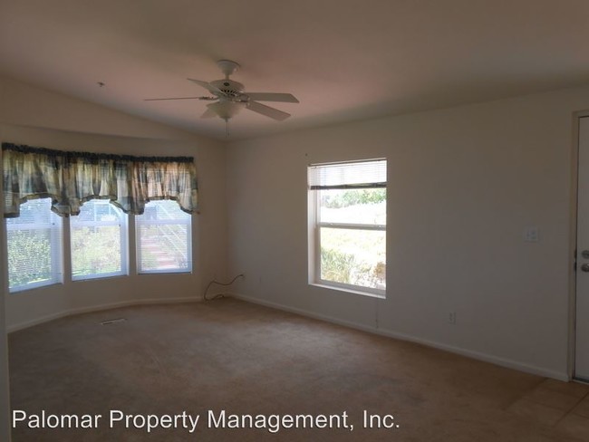 Foto del edificio - 10176 Lilac Ridge Rd