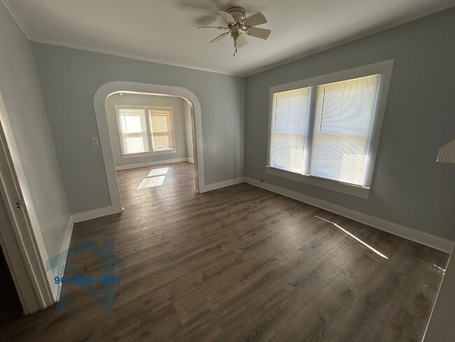 Foto del edificio - 1006 Nelson Blvd