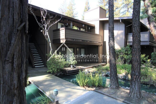 Foto del edificio - 1 br, 1 bath House - 2456 Larkspur Lane  #333