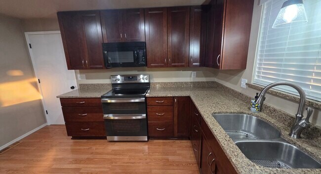 Foto del edificio - 3268 Beatty Cir