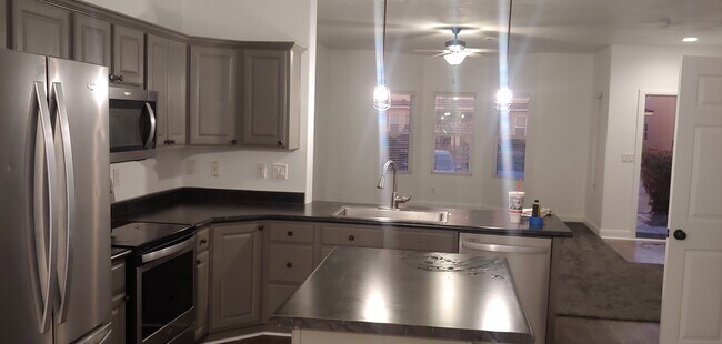 Foto del edificio - 767 Moss Dr