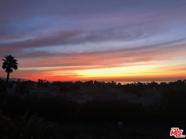 Foto del edificio - 28711 Pacific Coast Hwy
