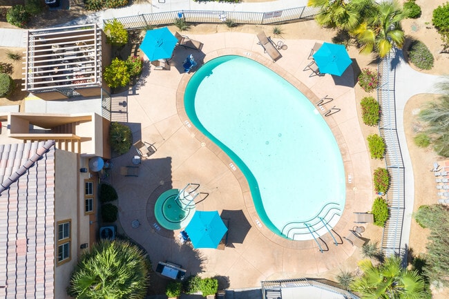 Pool - Parkwood At Polo Grounds (55+)