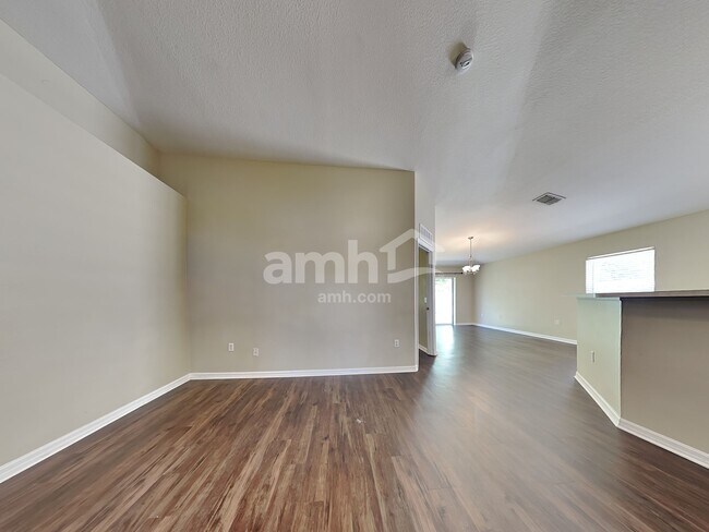 Foto del edificio - 3245 Helmel Ct