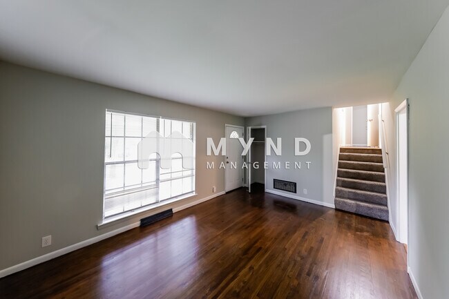 Building Photo - 5601 Crestview Dr