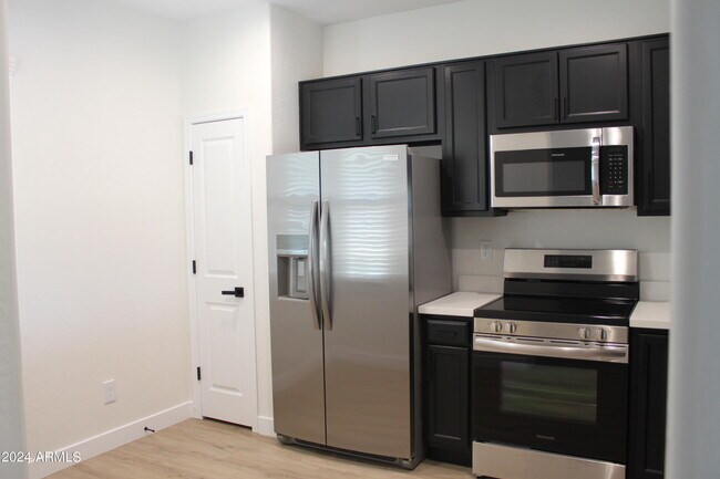 Foto del edificio - 739 W Dana Dr