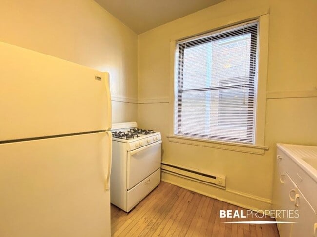 Building Photo - 1 bedroom in EVANSTON IL 60202