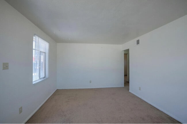 Building Photo - 3518 Crest Ave SE