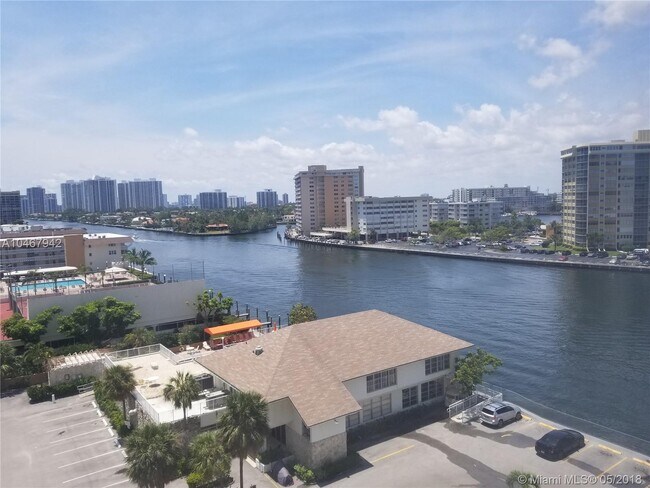 Building Photo - 1833 S Ocean Dr