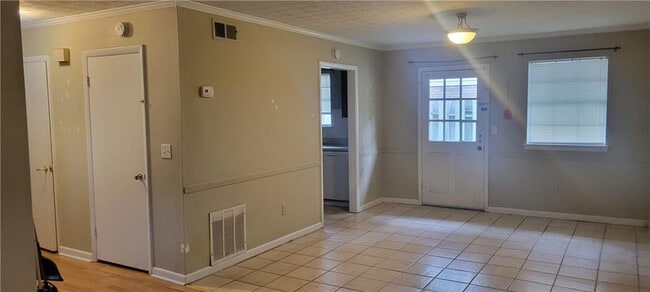 Building Photo - 897 6 Oaks Cir