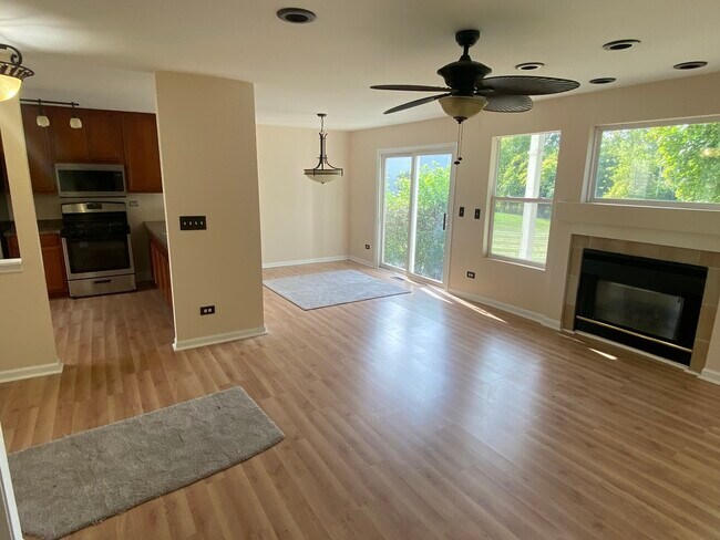 Foto del edificio - 463 Springwood Dr