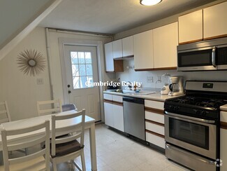 Building Photo - 90A Dexter Ave