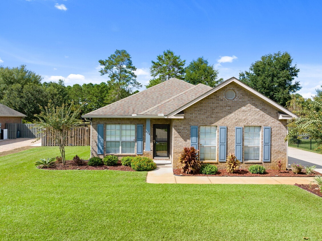 Foto principal - 526 Camellia Ct