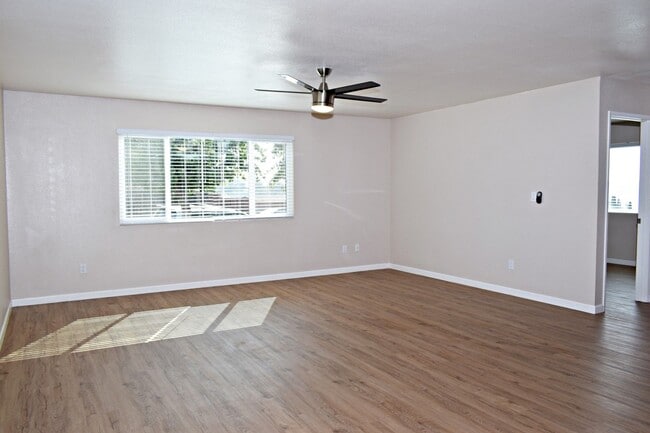 Building Photo - 2BR, 1BA Apartment Unit - Open Floor Plan, No Carpet , Double Pane Windows, and 1 Assigned Parkin...