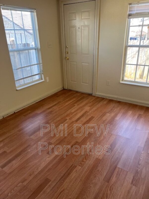 Foto del edificio - 219 1/2 S Montreal Ave