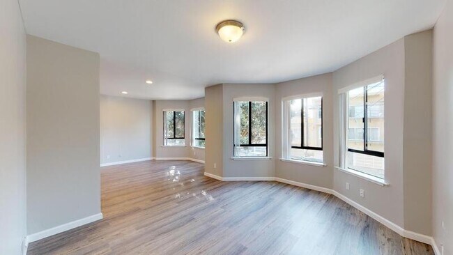 Building Photo - 1628 48th Ave